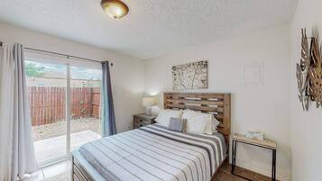 1 chambre, bureau, fer et planche à repasser, accès au Wi-Fi (inclus)