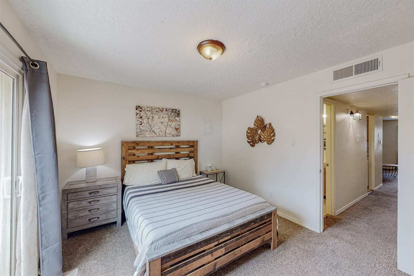 1 bedroom, desk, iron/ironing board, WiFi (free)