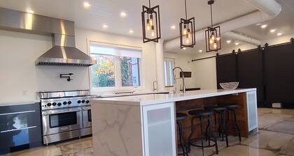 Modern Industrial Getaway - 1 minute walk to the Beach & Boat Launch
