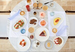 Breakfast, lunch and dinner served