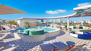 2 piscinas externas, guarda-sóis, espreguiçadeiras