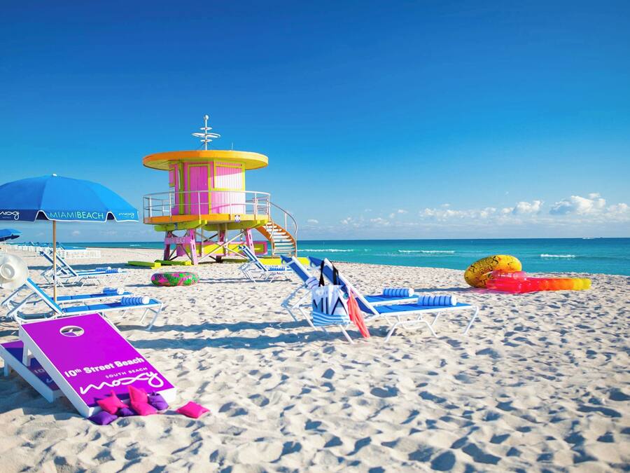 Beach nearby, white sand, sun-loungers, beach umbrellas