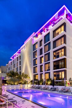2 outdoor pools, pool umbrellas, sun loungers at Moxy Miami South Beach