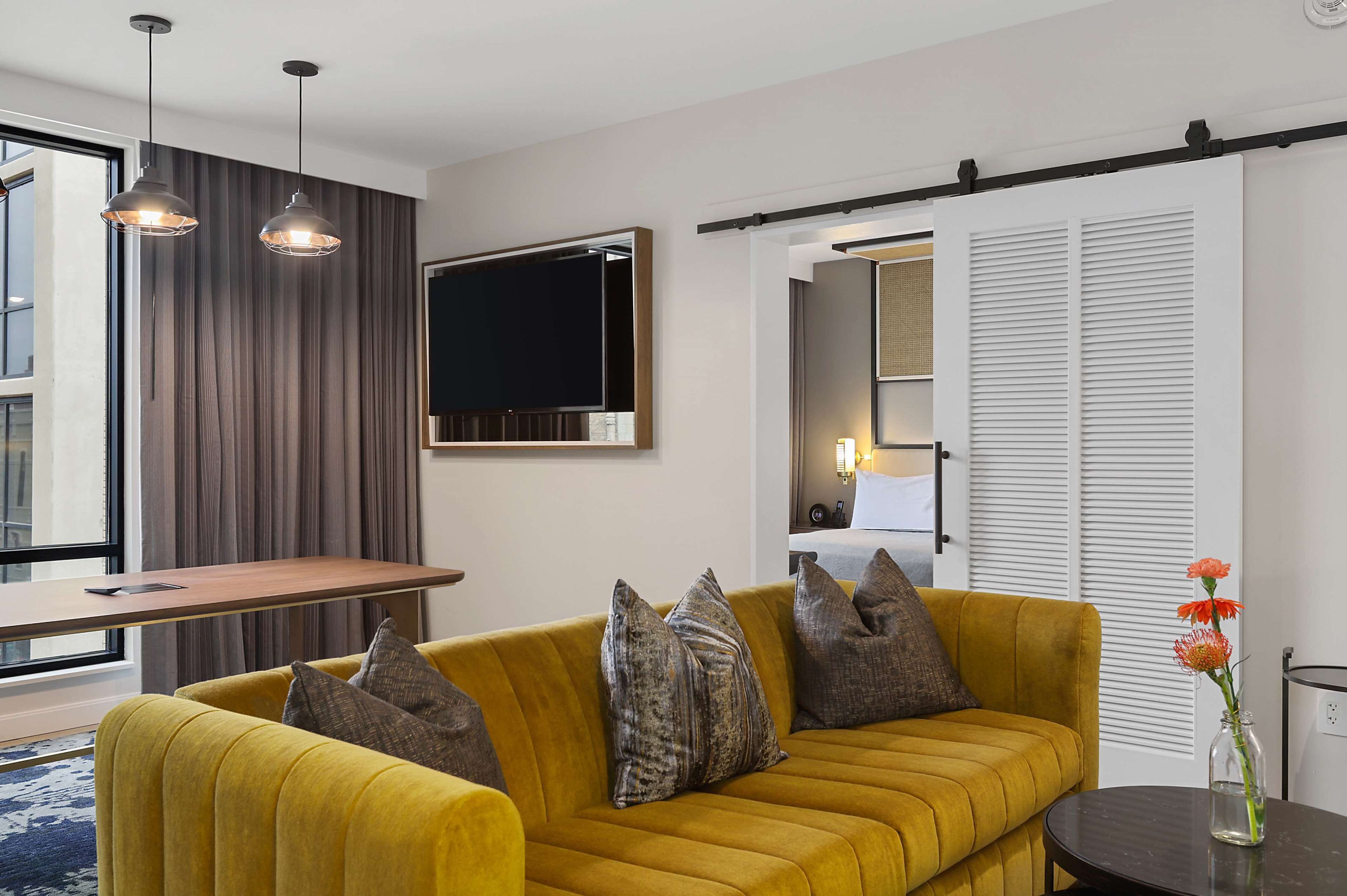 suite, 1 bedroom | living area | 47-inch flat-screen tv with digital channels, tv