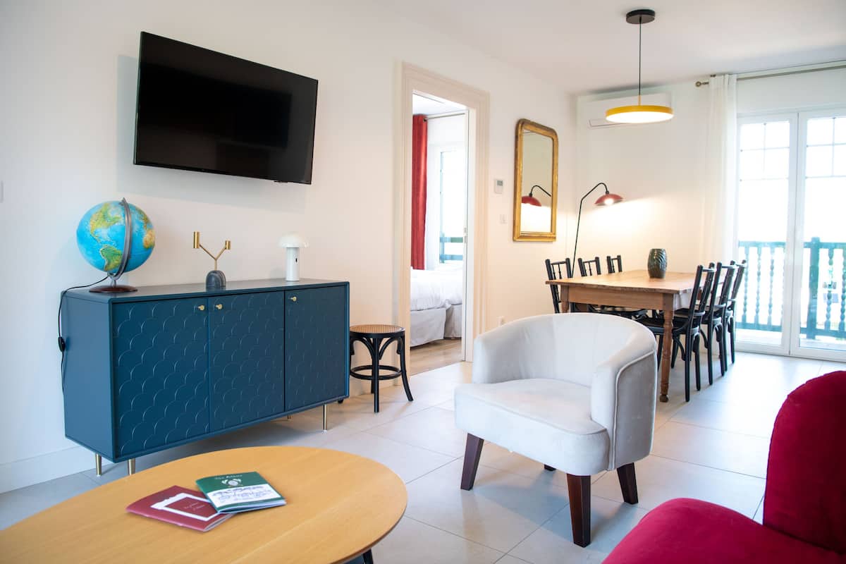 Apartamento superior, suíte (4/6p. étage Balcon et/ou) | Opções para refeição