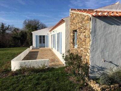 House in large quiet garden, sailing school and beaches within walking distance 