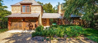 Highland Park + Dallas + SMU: Gorgeous home, pool & hot tub. BEST Location!
