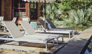 Terrace/patio - Highland Park + Dallas + SMU: Gorgeous home, pool & hot tub. BEST Location! (Dallas)