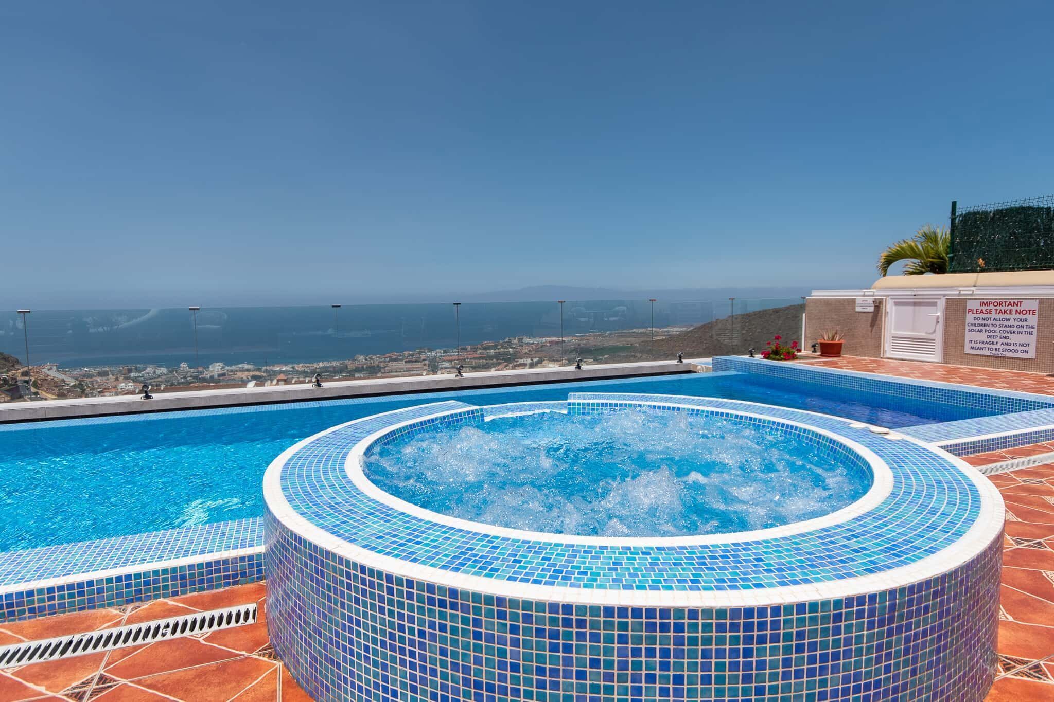 Piscina all'aperto, una piscina riscaldata