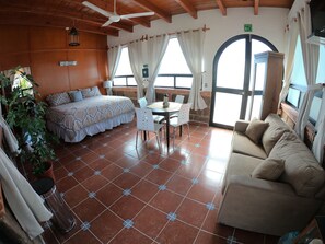 Premium bedding, down duvets, pillow-top beds, individually decorated - Hotel Villas Mahando (Ezequiel Montes)