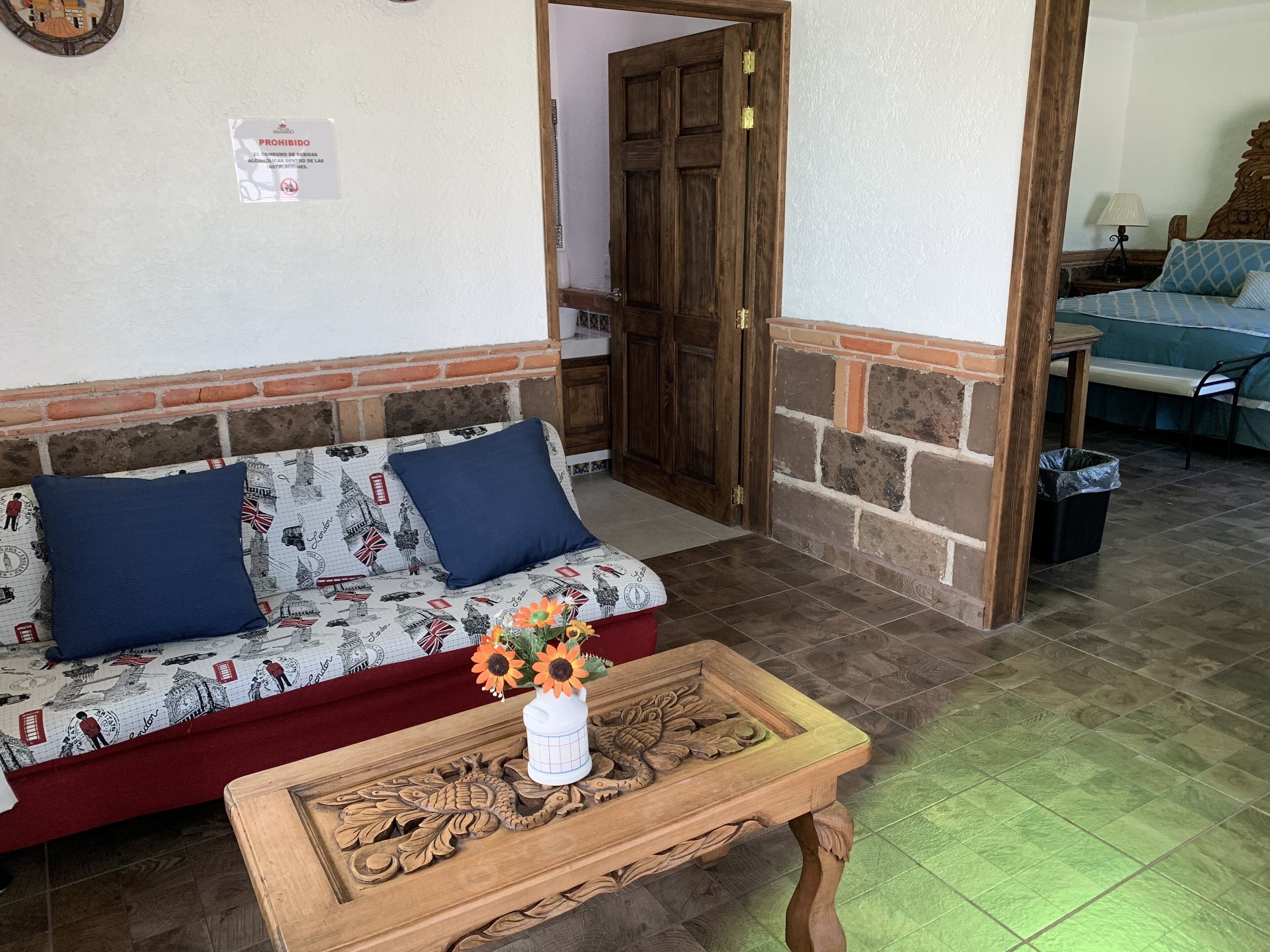 executive room | living area | 32-inch flat-screen tv with cable channels, tv