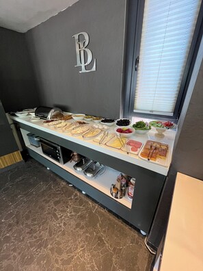 Free daily buffet breakfast - Black Lake Hotel (Borcka)