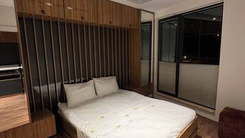 Suite, 1 Bedroom | 1 bedroom, Egyptian cotton sheets, premium bedding, minibar