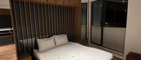 Suite, 1 Bedroom | Egyptian cotton sheets, premium bedding, minibar, individually decorated