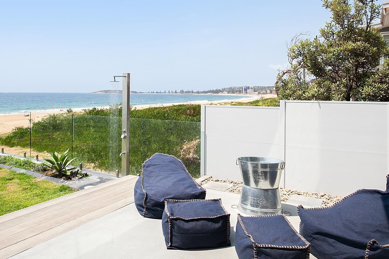 Luxury Beach House with direct Beachfront Access and breathtaking views — image 24