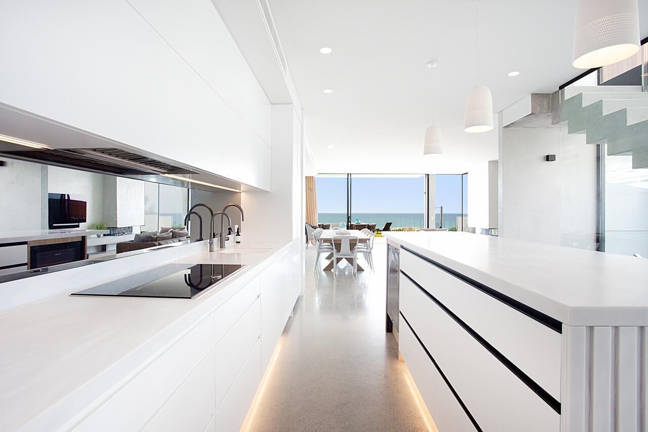 Luxury Beach House with direct Beachfront Access and breathtaking views — image 7