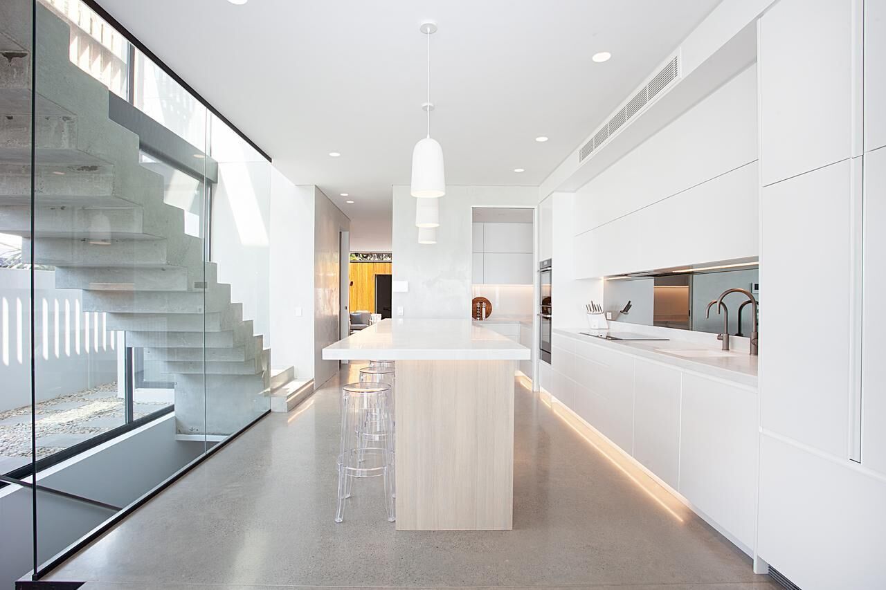 Luxury Beach House with direct Beachfront Access and breathtaking views — image 3