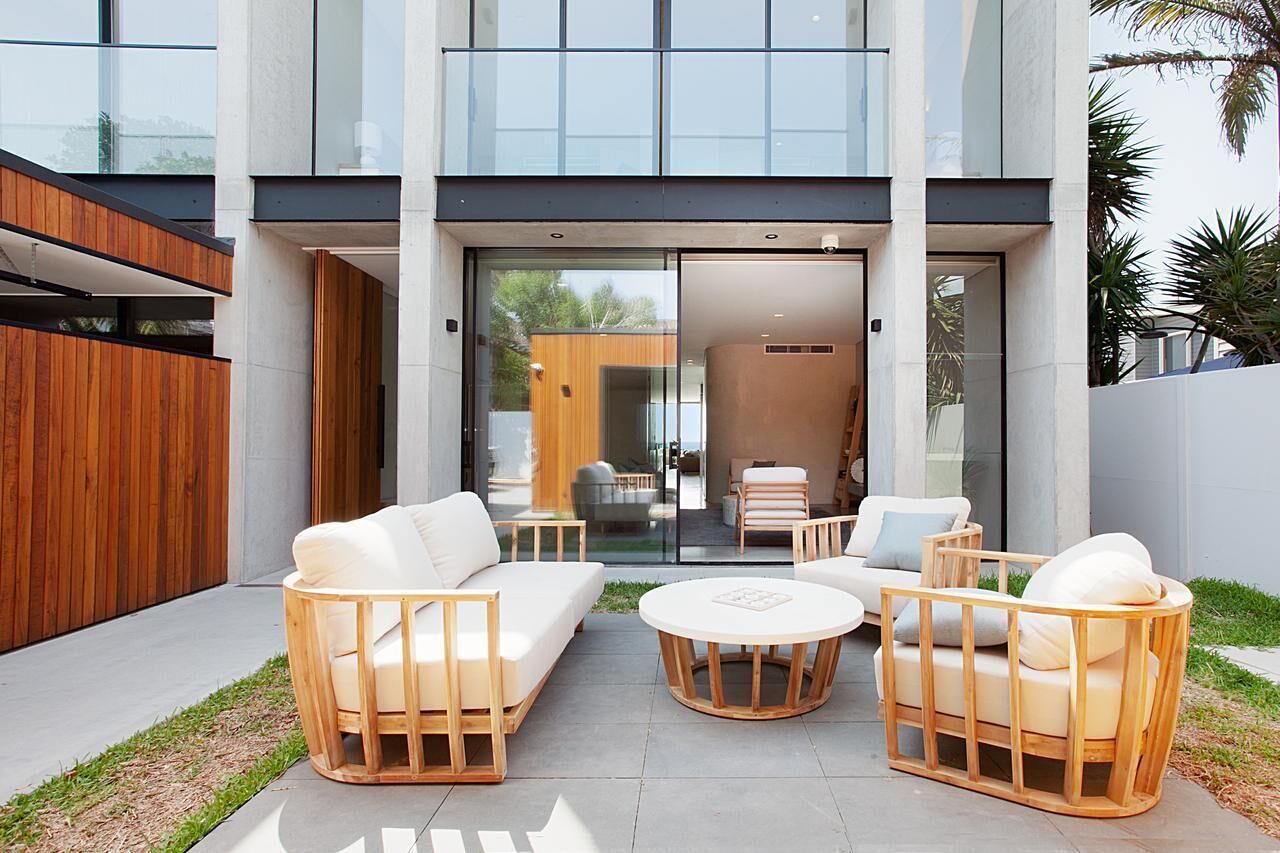 Luxury Beach House with direct Beachfront Access and breathtaking views — image 4