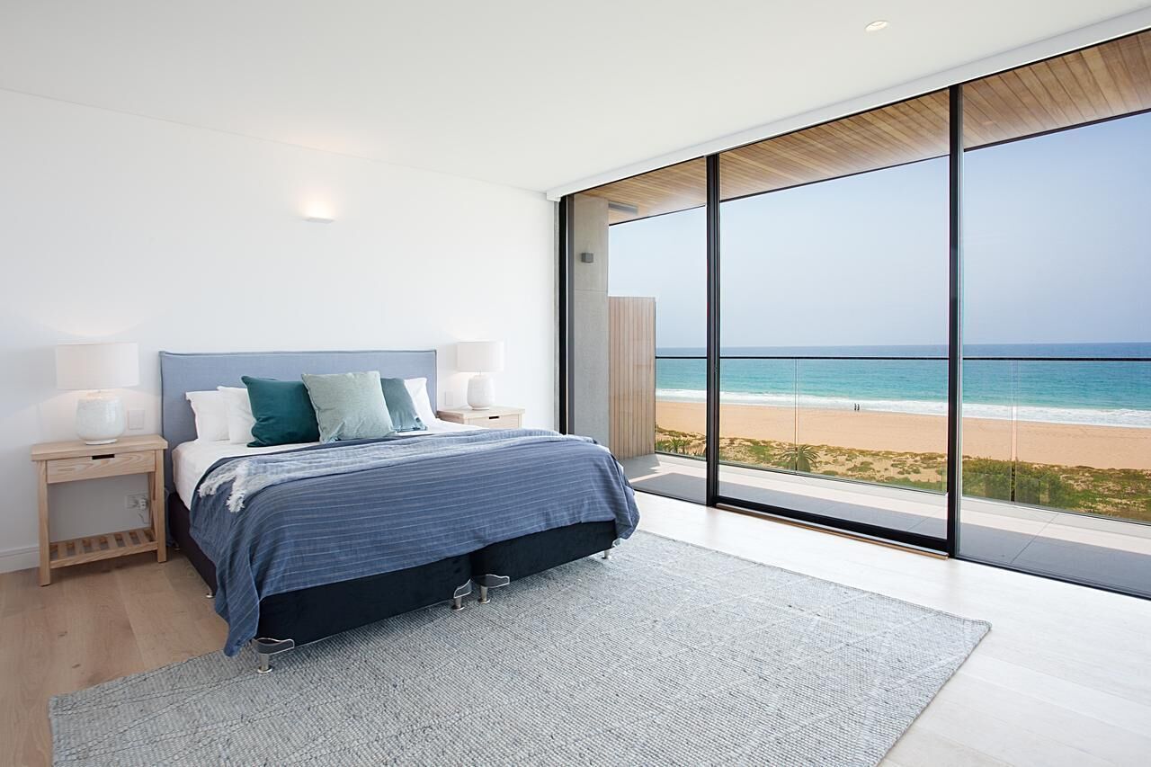 Luxury Beach House with direct Beachfront Access and breathtaking views — image 12