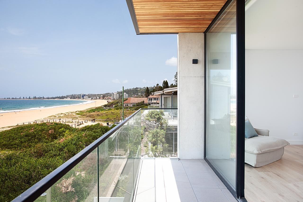 Luxury Beach House with direct Beachfront Access and breathtaking views — image 11