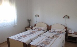2 slaapkamers, reisbedje, gratis wifi, beddengoed