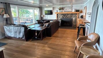 Smart TV, fireplace, DVD player, books
