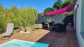 Outdoor dining - Charming house with private pool and garden (Arvert)