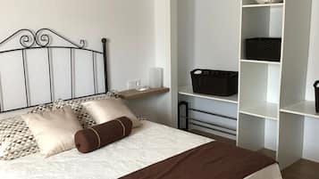 3 slaapkamers, een strijkplank/strijkijzer, wifi, beddengoed