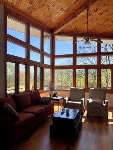 Scenic cabin getaway minutes from town