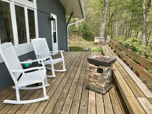Terrace/patio - Scenic cabin getaway minutes from town (Waynesville)