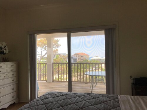 Gated Community w/Amenities Pool, Beach Access, Pets OK