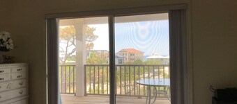 Gated Community w/Amenities Pool, Beach Access, Pets OK