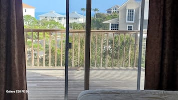 3 makuuhuonetta, työpöytä, silitysrauta/-lauta, ilmainen Wi-Fi