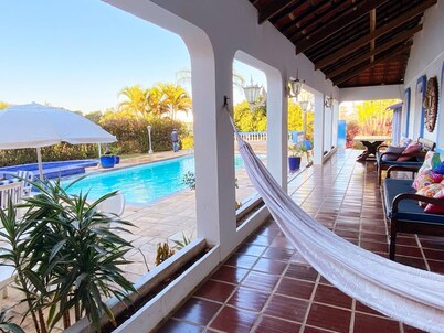 Casa de Campo com Ampla Área de Lazer, Piscina, Mini Campo e Quadra