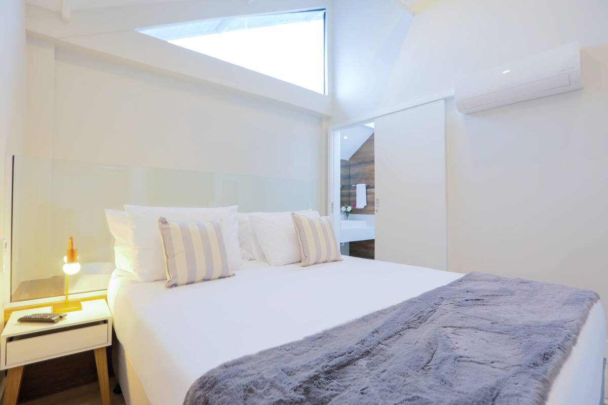 family suite, multiple beds, non smoking (with sofabed) | minibar, in-room safe, soundproofing, free wifi