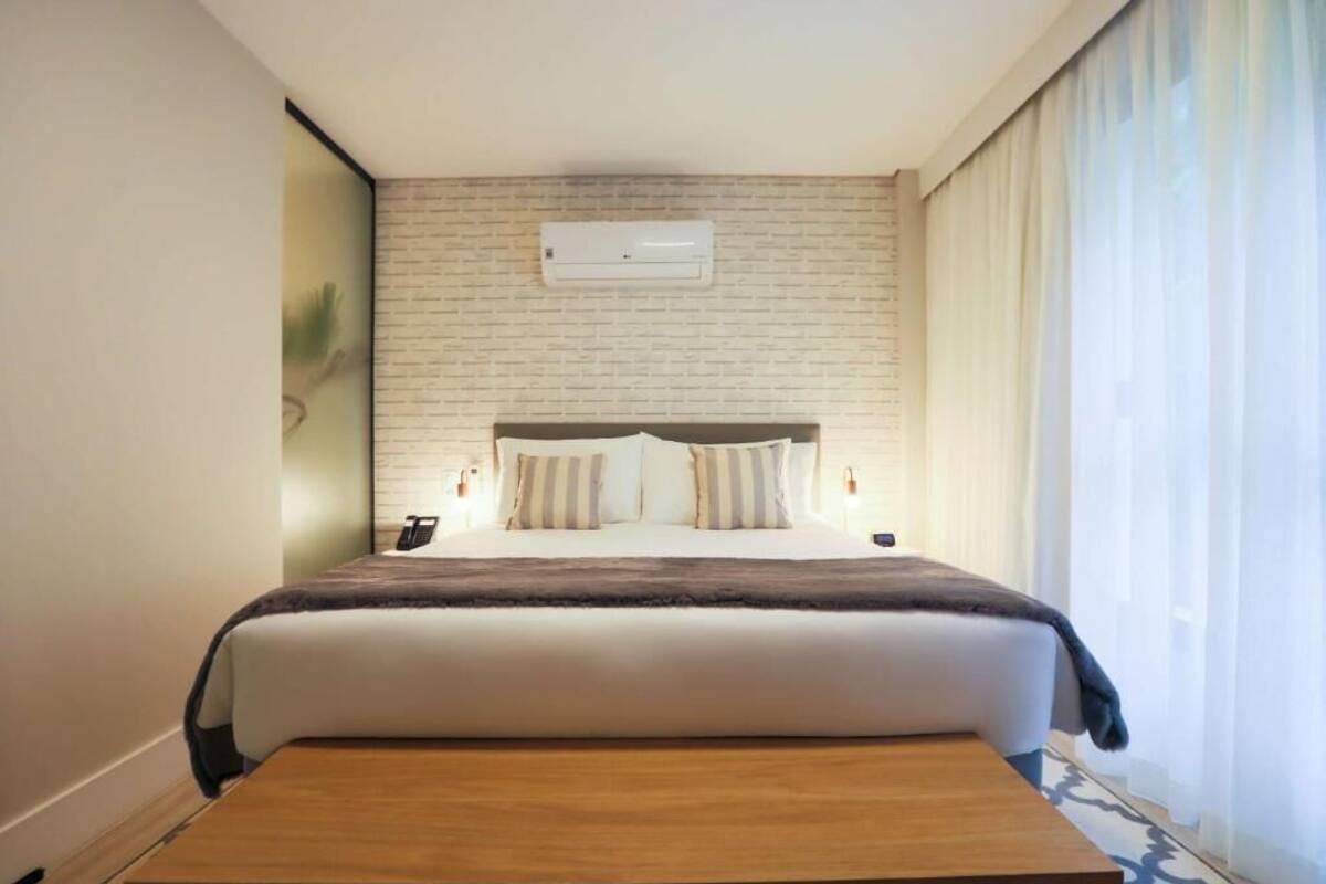 มินิบาร์, ตู้นิรภัยในห้องพัก, ห้องเก็บเสียง, Wi-Fi ฟรี