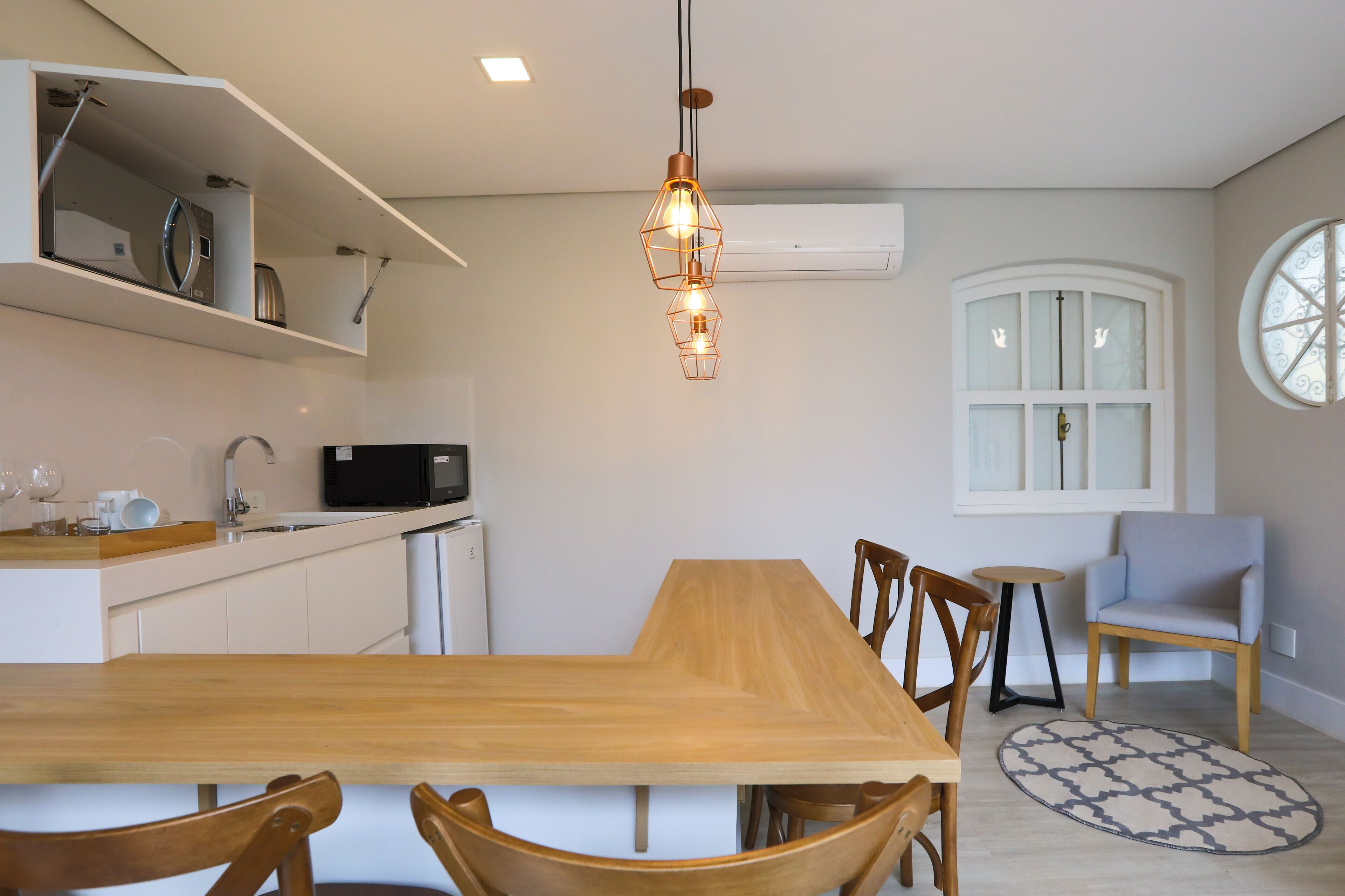 standard townhome, 1 king bed, non smoking, balcony | private kitchen