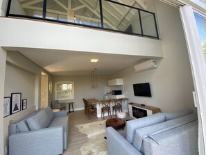 Executive-Zimmer | Wohnbereich | Flachbildfernseher