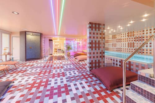 Couples treatment room(s), sauna, steam room, massages