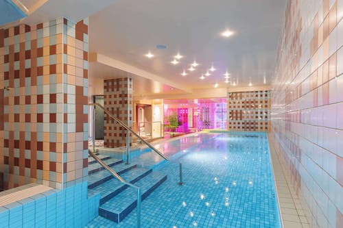 Indoor spa tub