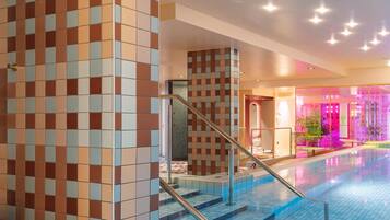 Behandlungsräume für Paare, Sauna, Whirlpool, Dampfbad