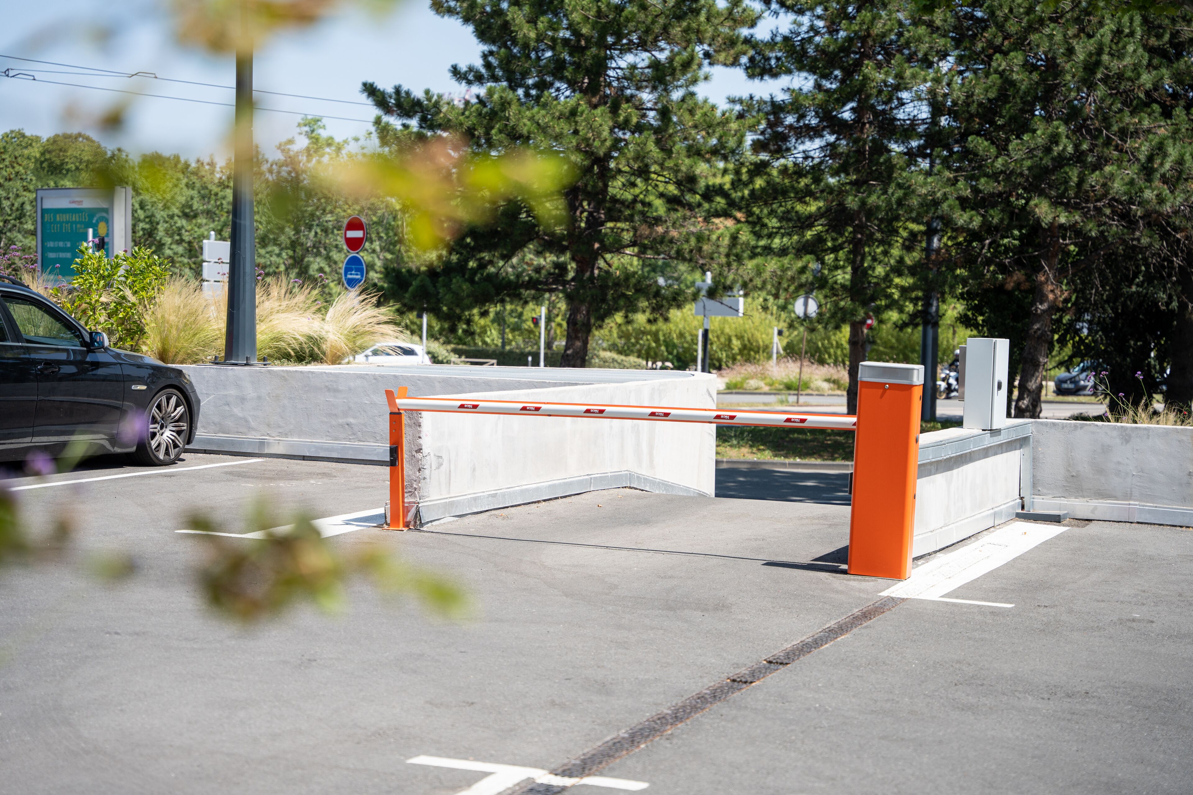 self-parking (surcharge) 12 per day