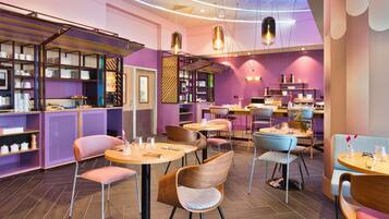 Esmorzar diari d'estil bufet (18 EUR per persona)