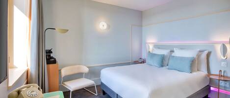 Seprai premium, bantalan ekstra lembut, minibar gratis, dan brankas