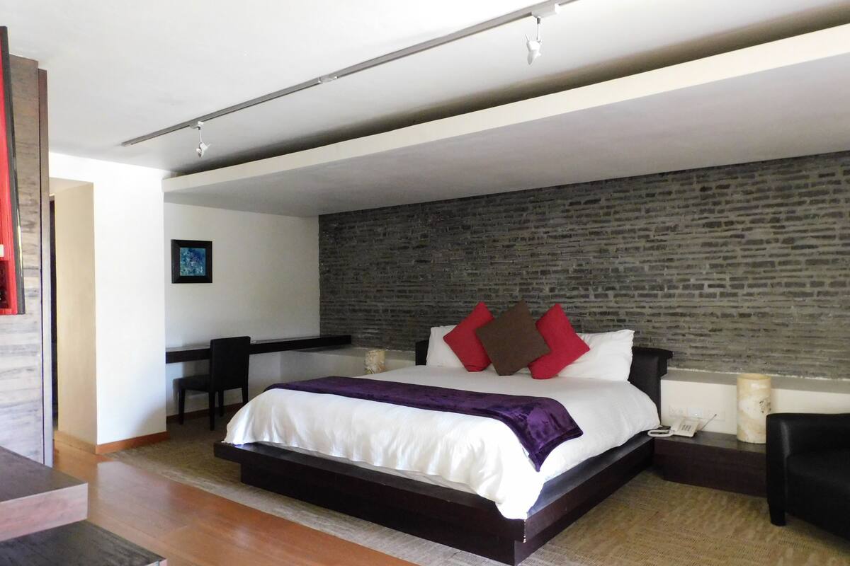 Junior Suite | Minibar, desk, free WiFi, bed sheets