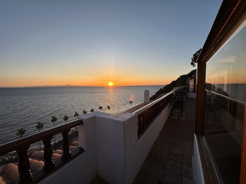 Beautifully Remodeled Premium Ocean View Condo with Fireplace and Golf Cart!