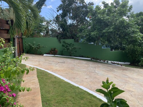 "Serenity". Peaceful work-friendly, self-contained suite with mountain view.