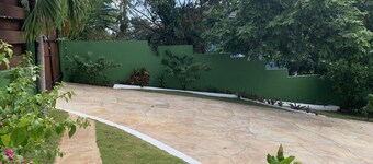 "Serenity". Peaceful work-friendly, self-contained suite with mountain view.