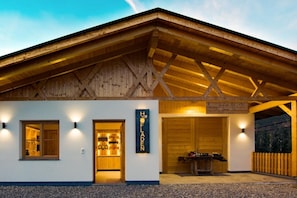 Exterior - Charming Apartment “ Kammerhof Traube” with Mountain View, Wi-Fi, Balcony & Garden (Lana)