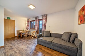 Fernseher, Tischtennisplatte